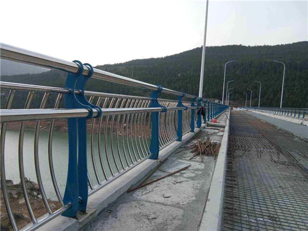 松江不锈钢桥梁护栏的特点及其在桥梁安全中的重要作用