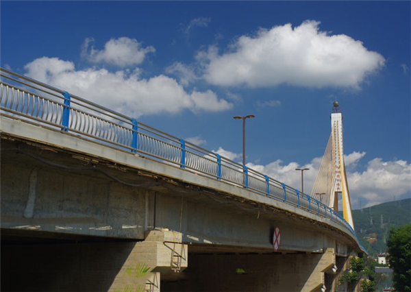 松江304不锈钢桥梁护栏：安全、耐用与美观的完美结合