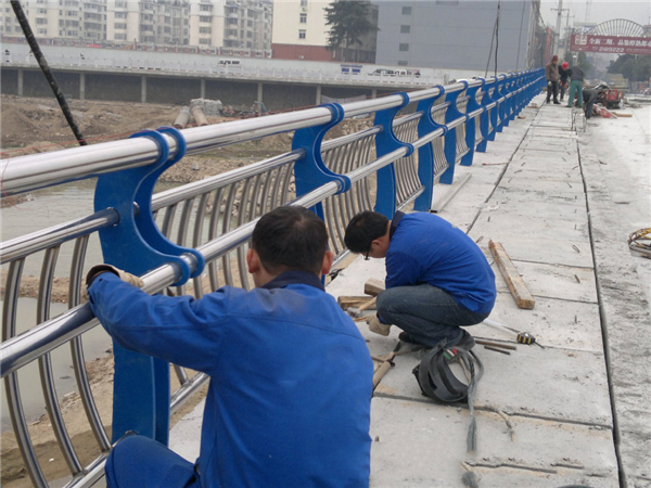 松江不锈钢河道护栏的特性及其在城市景观中的应用