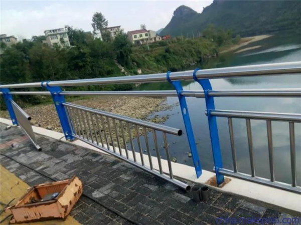 松江不锈钢复合管护栏是一种卓越的防护材料